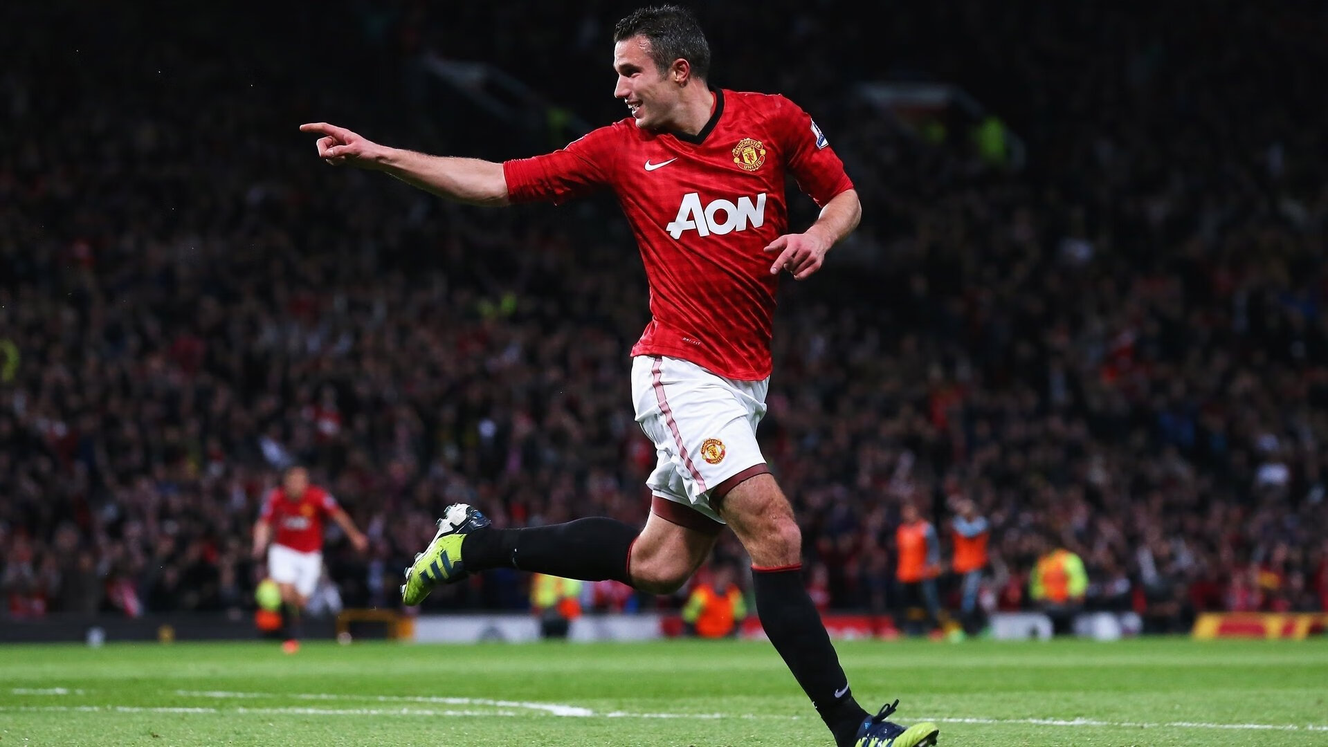 爱游戏官方网站-球场外的故事：运动员的家庭生活引发关注，运动员在球场训练形容词